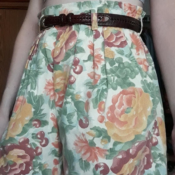 90s Floral Shorts - Picture 7 of 13